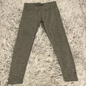 (53) Nike Dri-Fit Leggings
